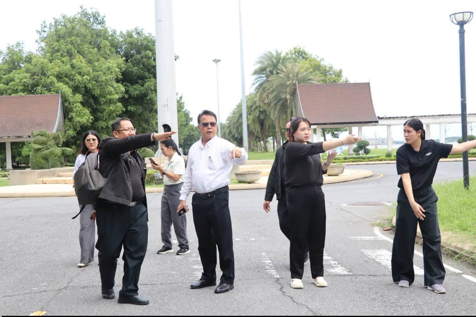title - รองเลขาธิการสำนักงานการปฏิรูปที่ดินเพื่อเกษตรกรรม (ส.ป.ก.) เป็นประธานในการประชุมหารือแผนการดำเนินการจัดงาน “สืบสานพระราชปณิธาน สร้างงานเกษตรกรรม เลิศล้ำงานหัตถศิลป์ ท่องเที่ยวถิ่นวิถีไทย” ประจำปี พ.ศ. 2569 ครั้งที่ 1/2569 ณ ห้องประชุมรับรอง ศูนย์ส่งเสริมและพัฒนาอาชีพเสริมนอกภาคการเกษตร